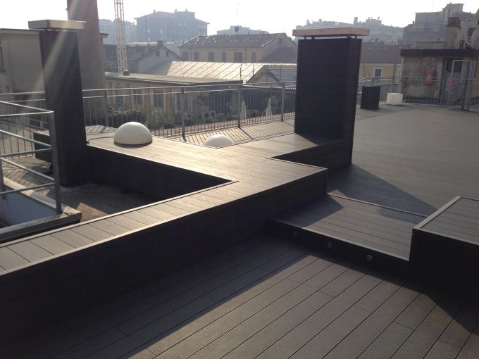 Pavimentazioni in legno composito nel cuore di Milano